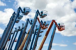 Hoogwerkers en kranen